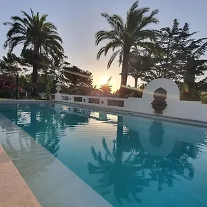 https://villa-caron-riviera.fr-provencehotel.com